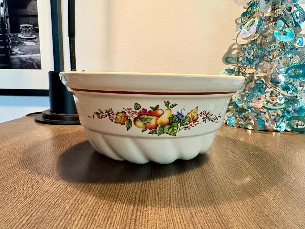 Vibrant Vintage Charm! Fruit Patterned Ceramic Teleflora Jello Mold Bowl